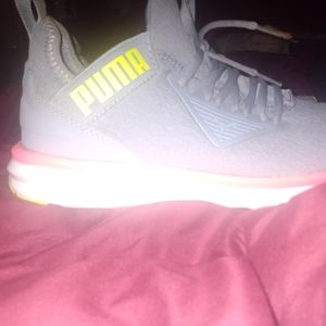Women's puma sneakers size 8 1/2